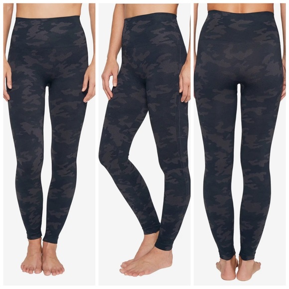 •SPANX• Look At Me Now Seamless Leggings in Black Camo Size XS Shapewear - Picture 1 of 15